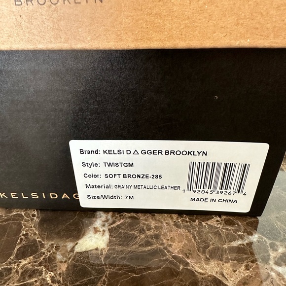 Kelsi Dagger Sandals, NWT, size 7M - Picture 6 of 7